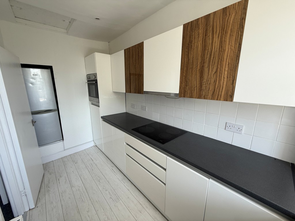 Lot: 114 - WELL-PRESENTED FLAT - View of kitchen